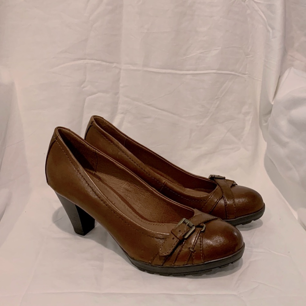 COPY - NWOT Aldo caramel brown leather pumps with stacked heels and toe buckles.